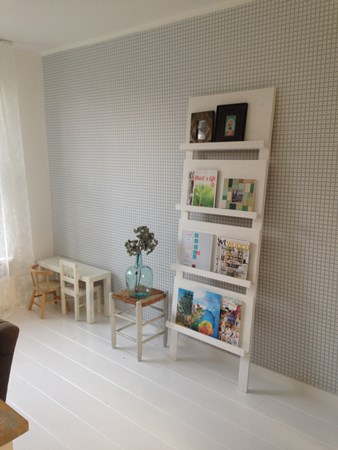 Fam. Groenenberg uit Barneveld 195mm A gegrond (karwei) wit waterbasis daarna 2x afgelakt met Cetabever wit 300 vloer lak op waterbasis.
Vakwerk mensen.